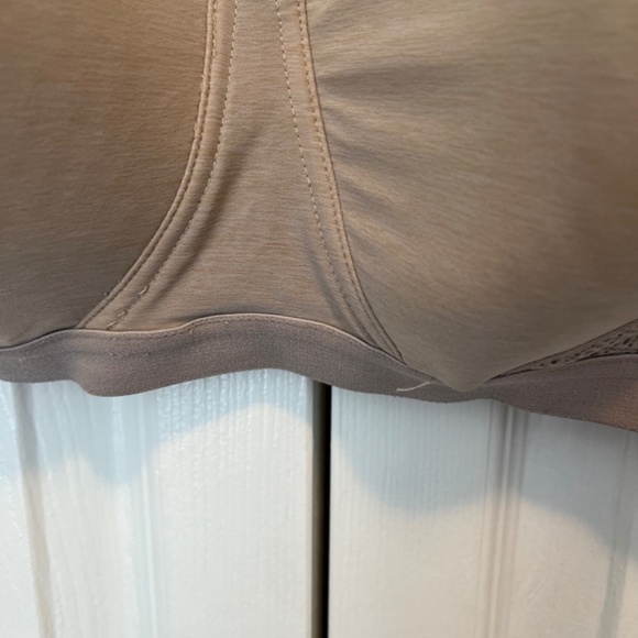 Haynes size L bra - Picture 4 of 9